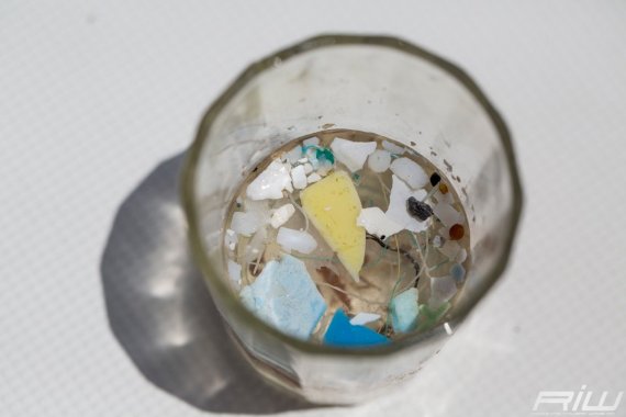 microplastik-nach-manta-trawl