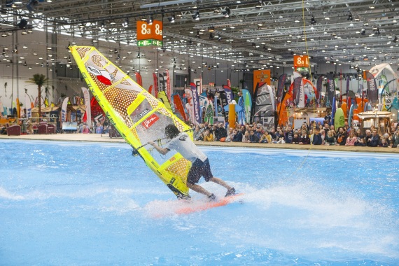 windsurf_tow-in_show_1