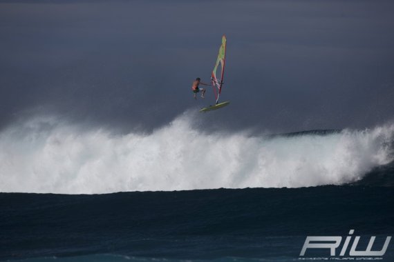 jason-polakow-windsurfing-hawaii-1
