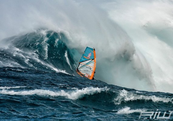 windsurf-mercato-florian-jung-con-starboard